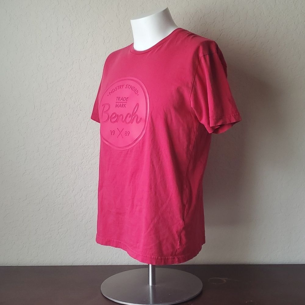 Bench Graphic T-Shirt Mens Medium Red 100% Cotton Crewneck Short Sleeve Tee